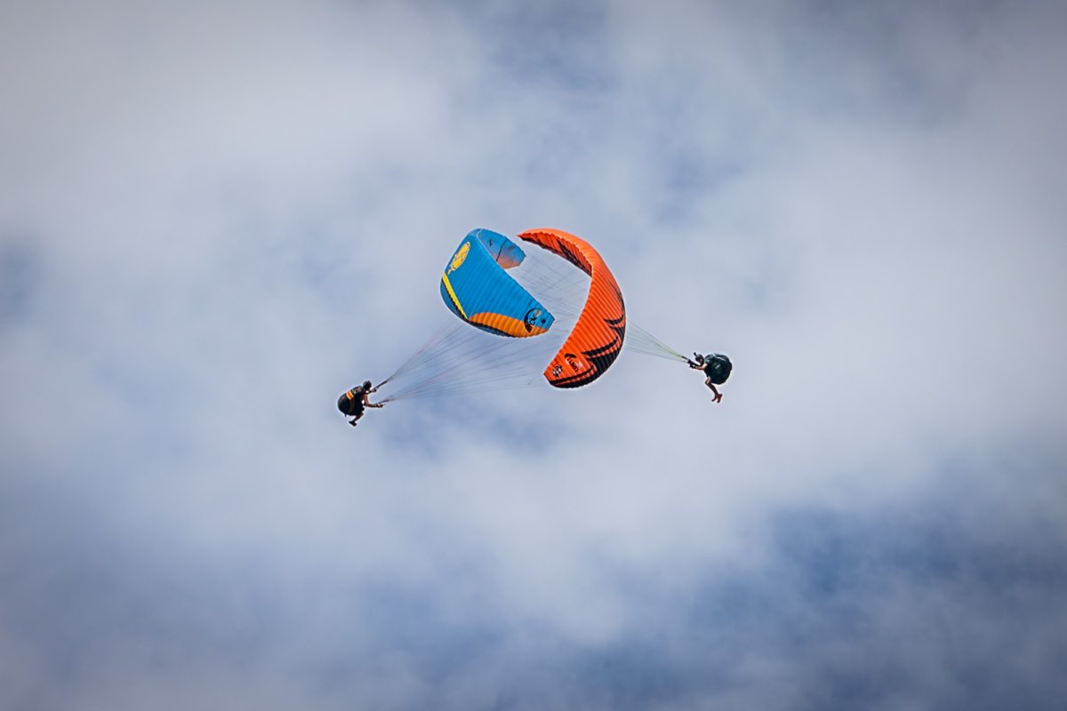 Michael Photographie parapente aérienne acroshow Villeneuve croiser en vol