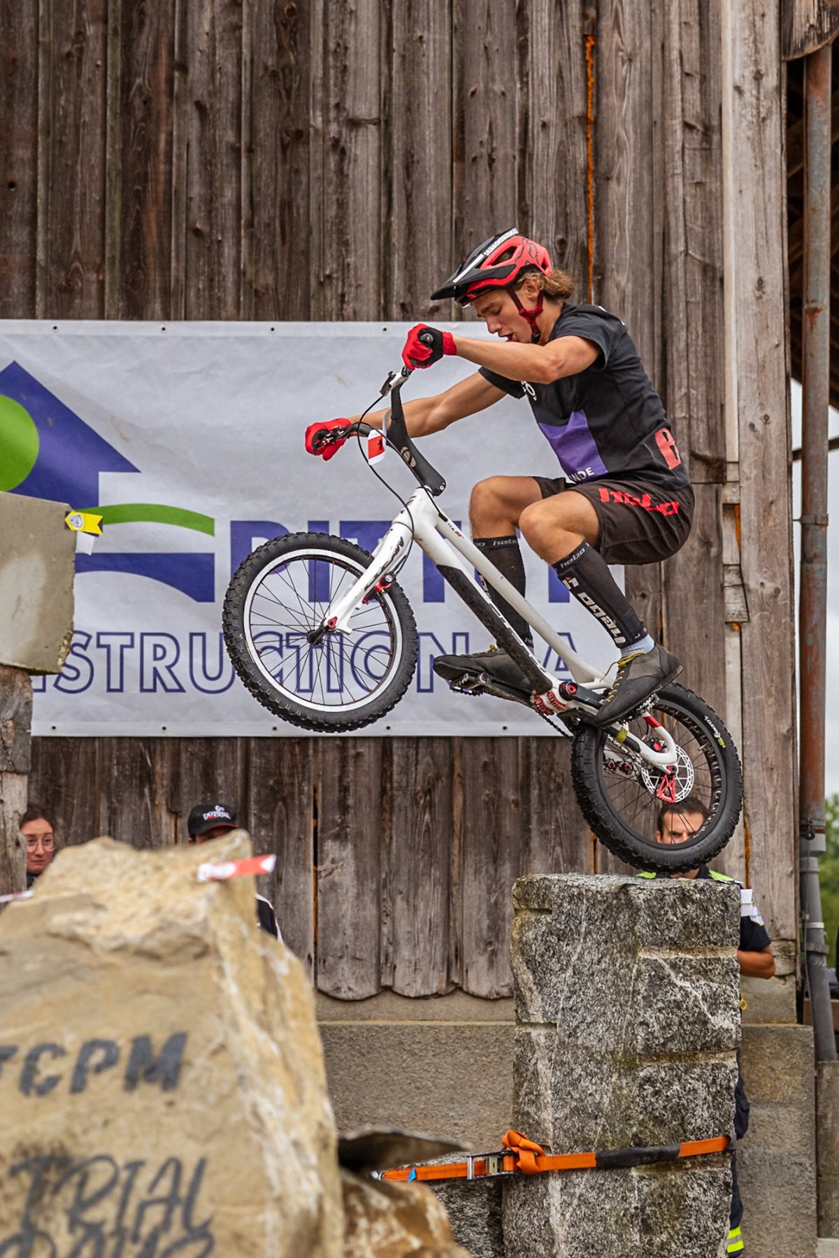 Michael Photographie Trail Days Vaud VTT roue arrière vélo sur pierre